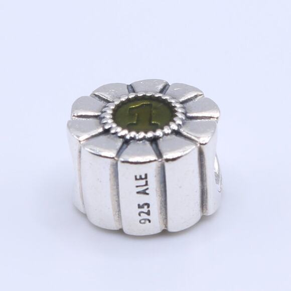 Authentic PANDORA Golden First Place Ribbon Charm - Picture 7 of 13